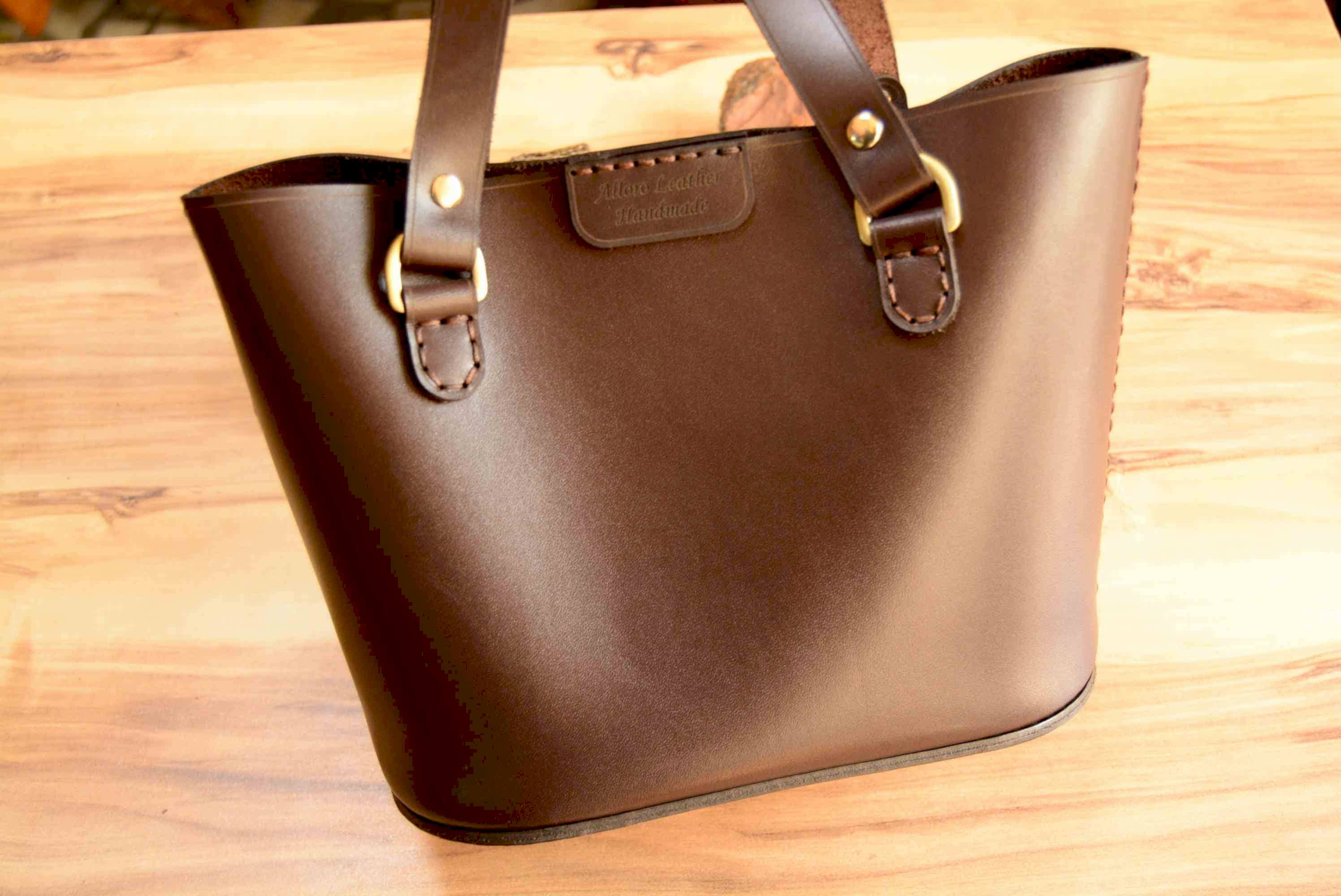 MIDI TOTE EL YAPIMI DERİ OMUZ ÇANTASI