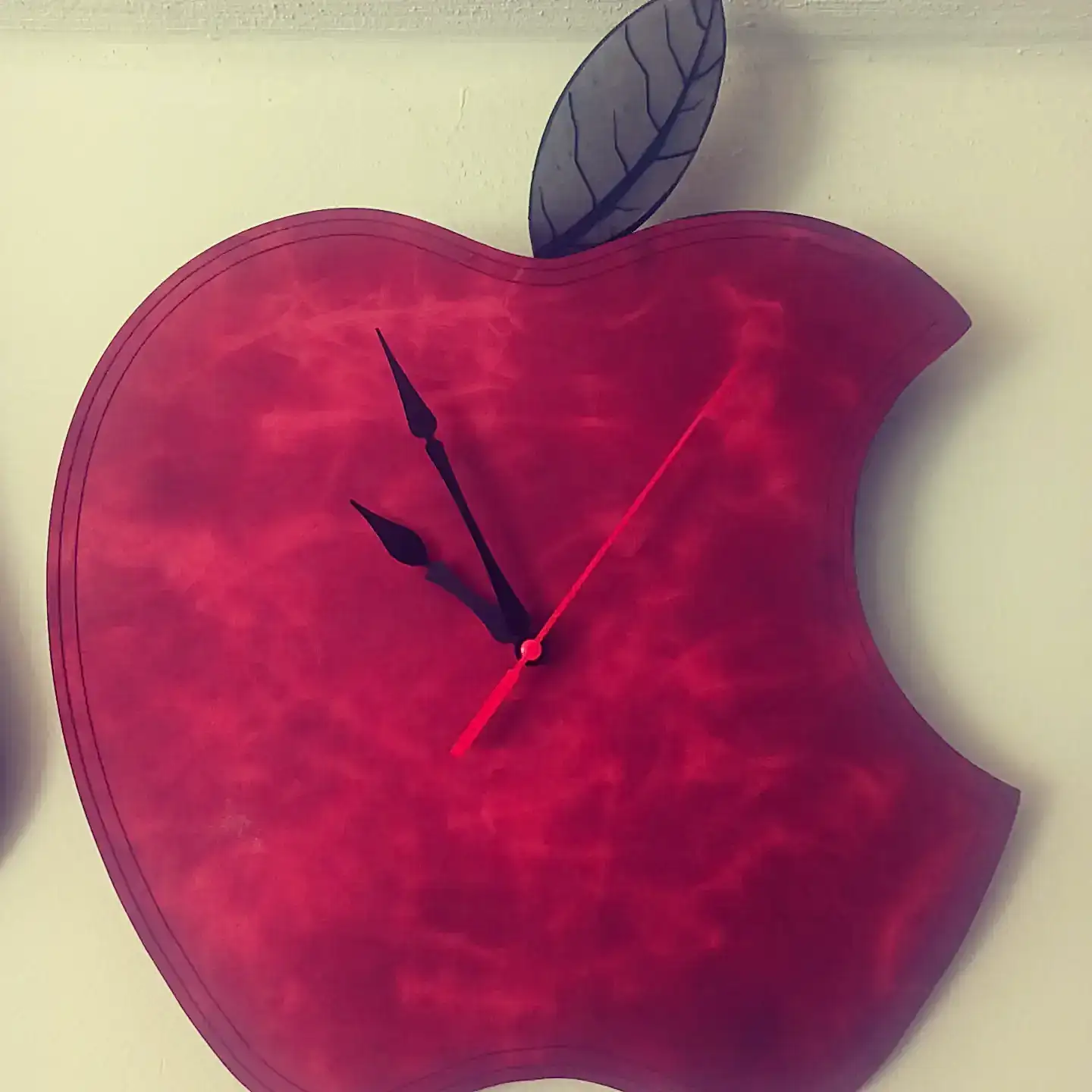 DERİ DUVAR SAATİ V-3 (ELMA)