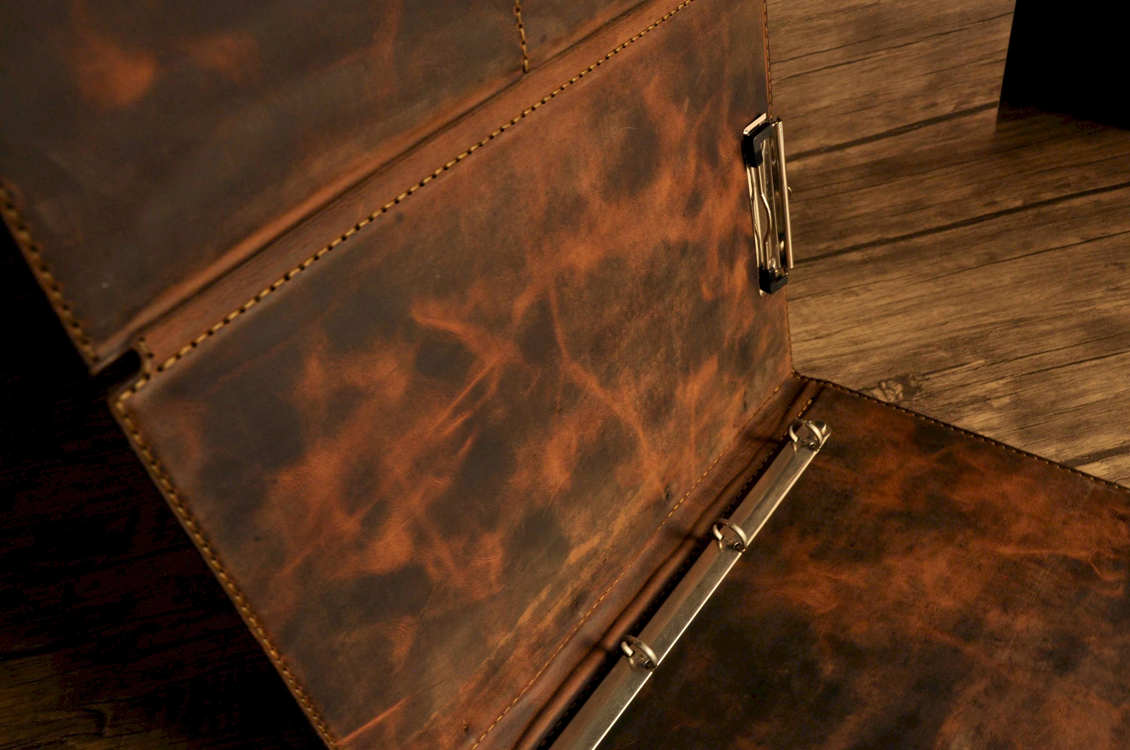 DERİ DOSYA KLASÖRÜ TRIFOLD