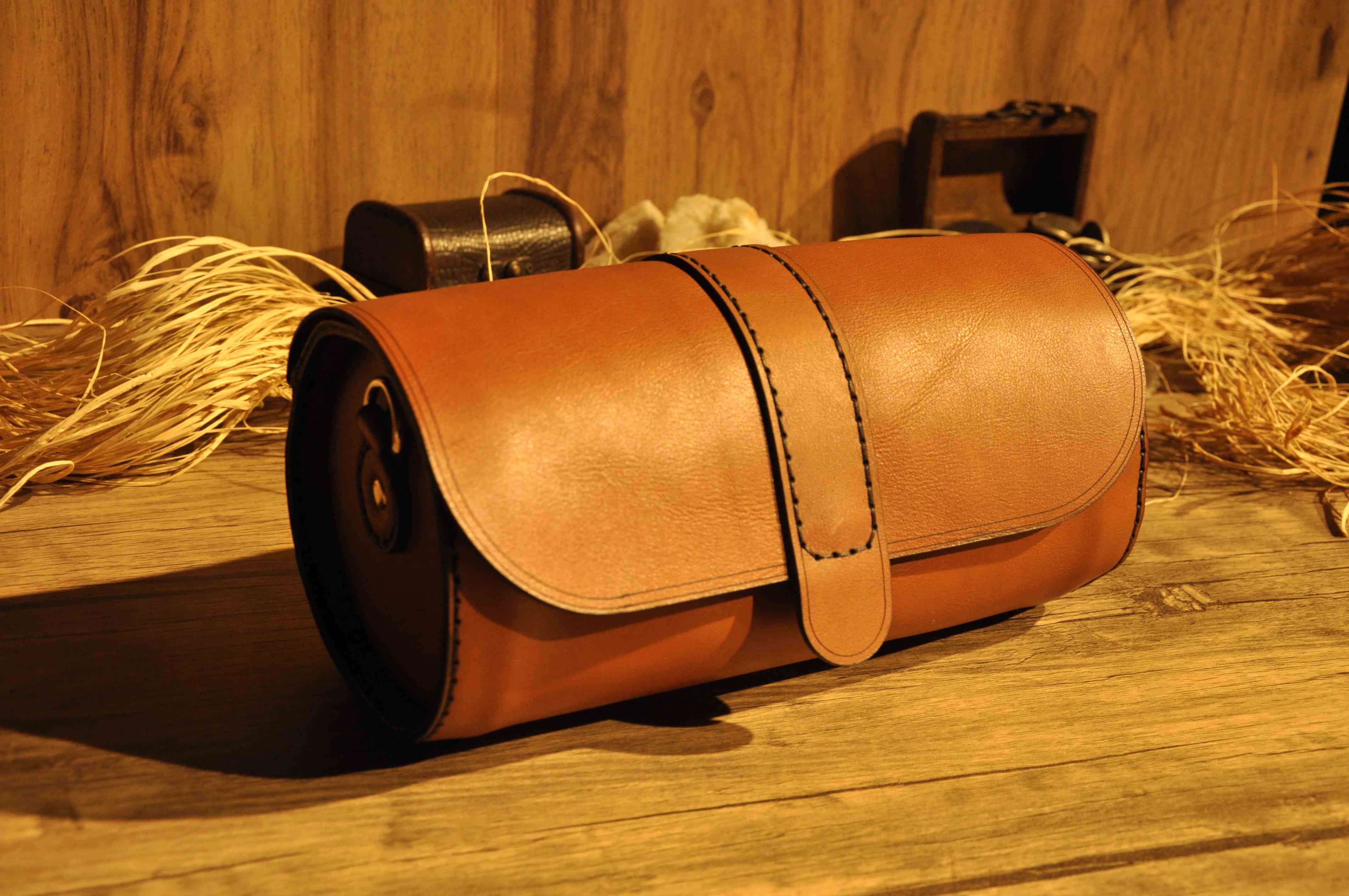 SİLİNDİR EL YAPIMI DERİ ÇANTA