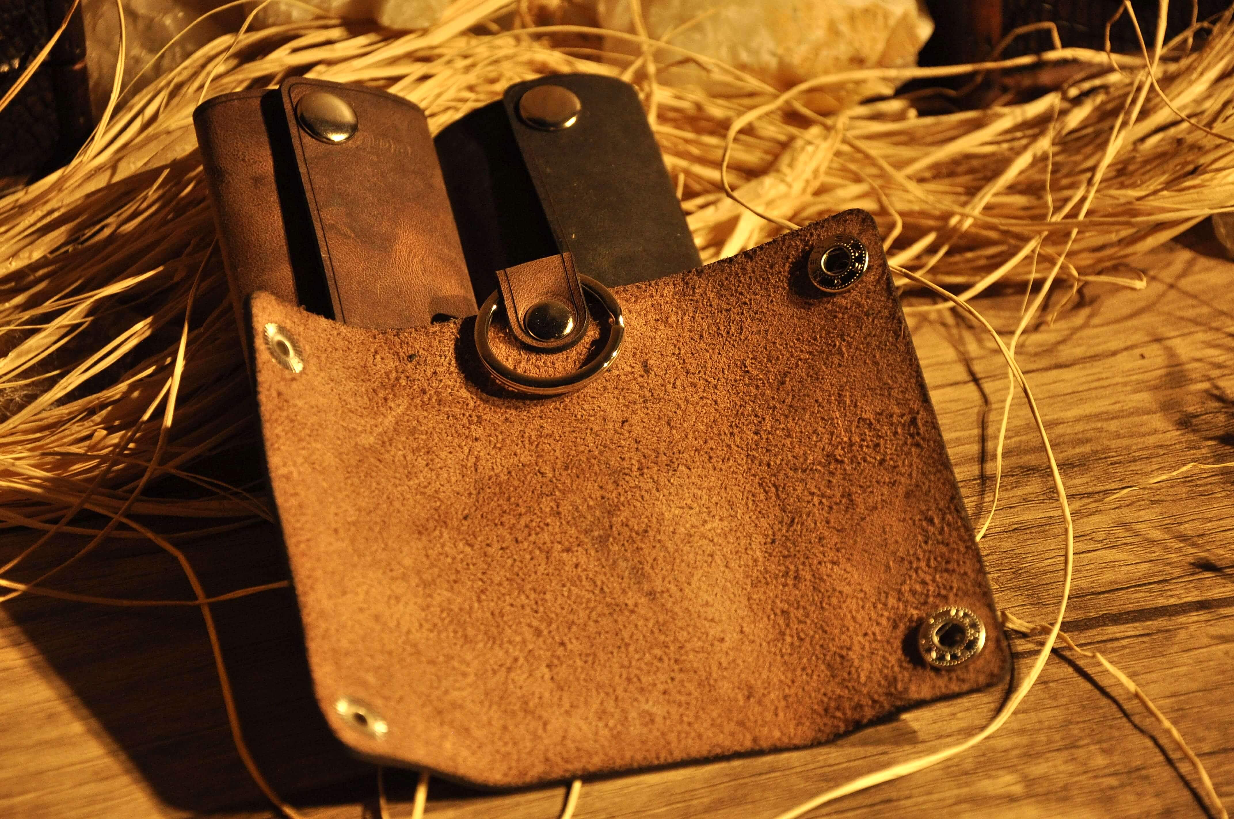 DERİ HALKALI KAPAKLI ANAHTARLIK