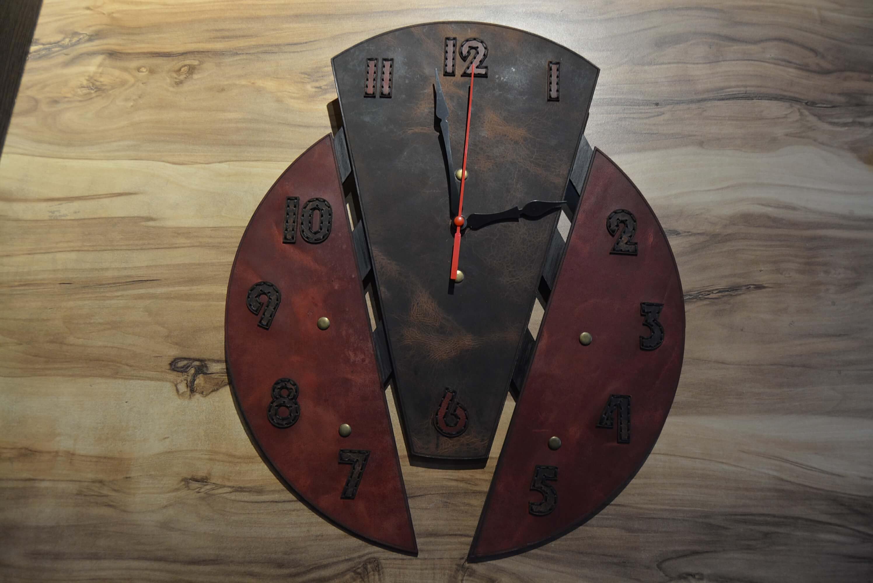 DERİ DUVAR SAATİ V-6 (UĞUR BÖCEĞİ)