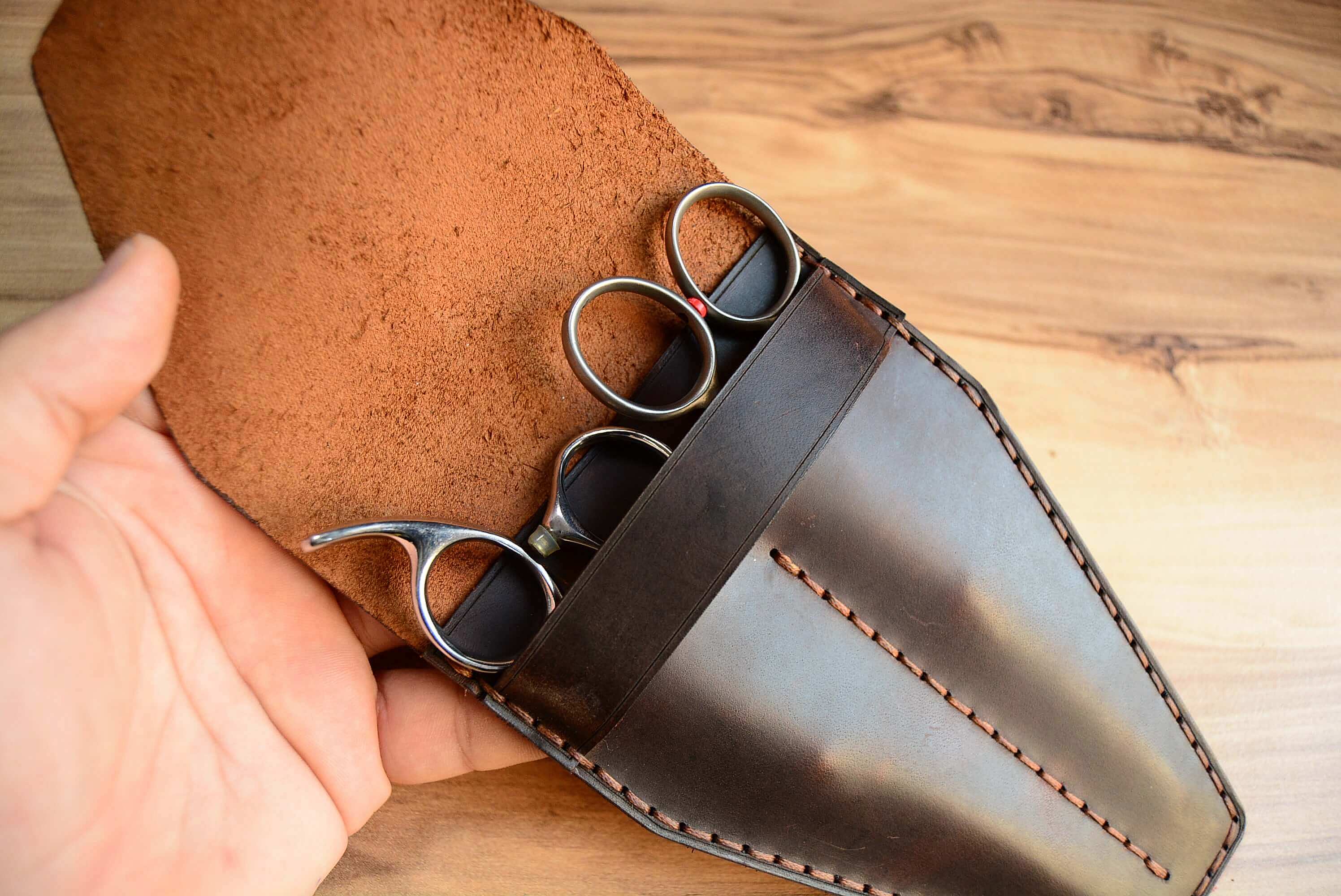 2' Lİ DERİ MAKAS CÜZDANI (TARAK BÖLMELİ)