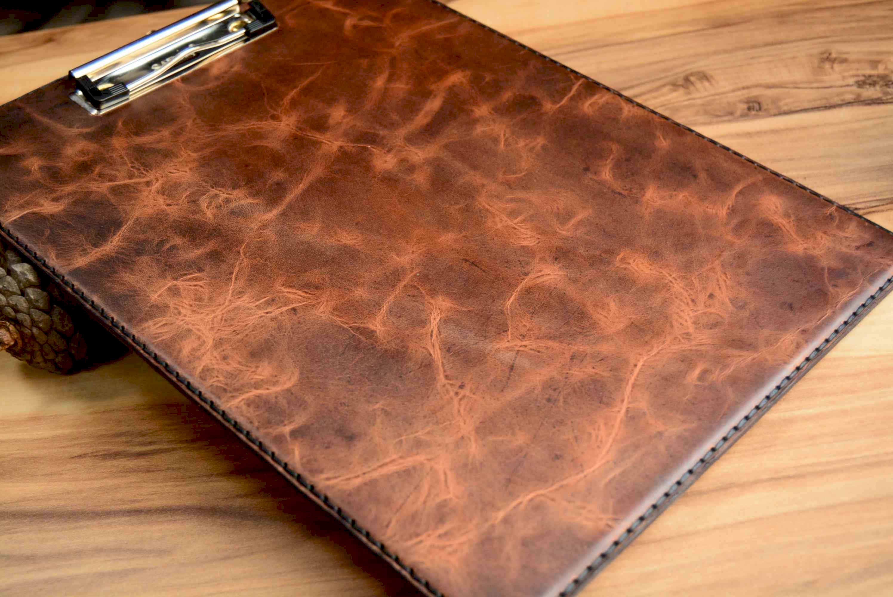 (A4) DERİ SEKRETERLİK (KISKAÇLI)