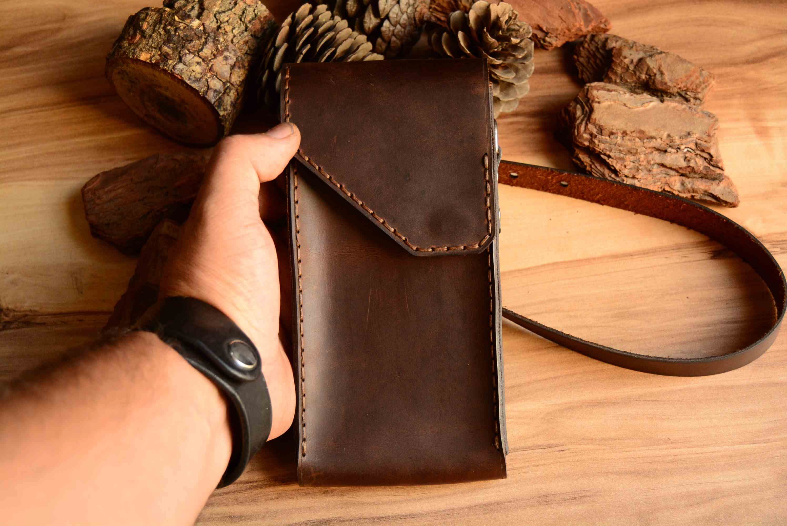 NARTEX EL YAPIMI DERİ TELEFON ÇANTASI