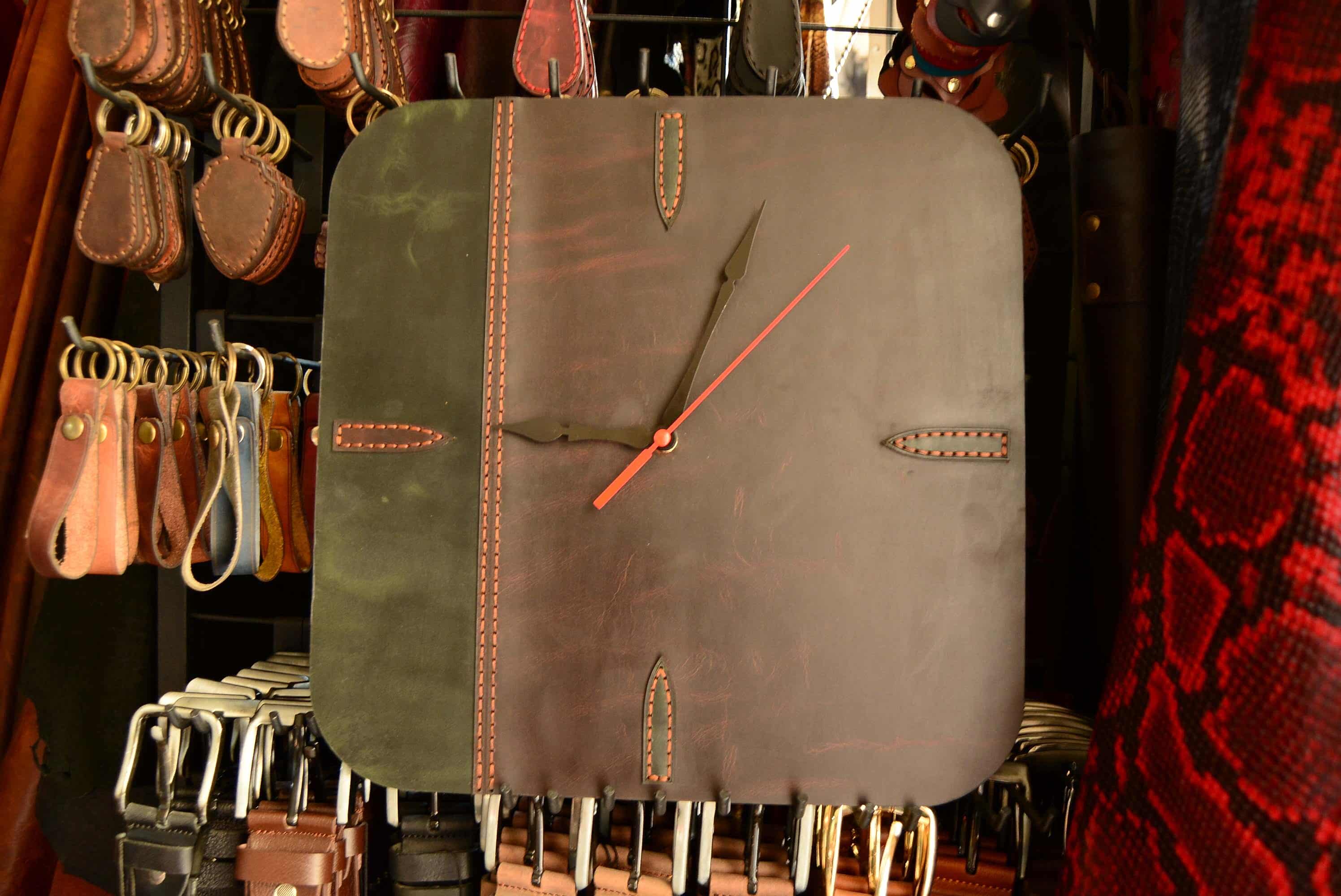 DERİ DUVAR SAATİ V-4 (KARE)